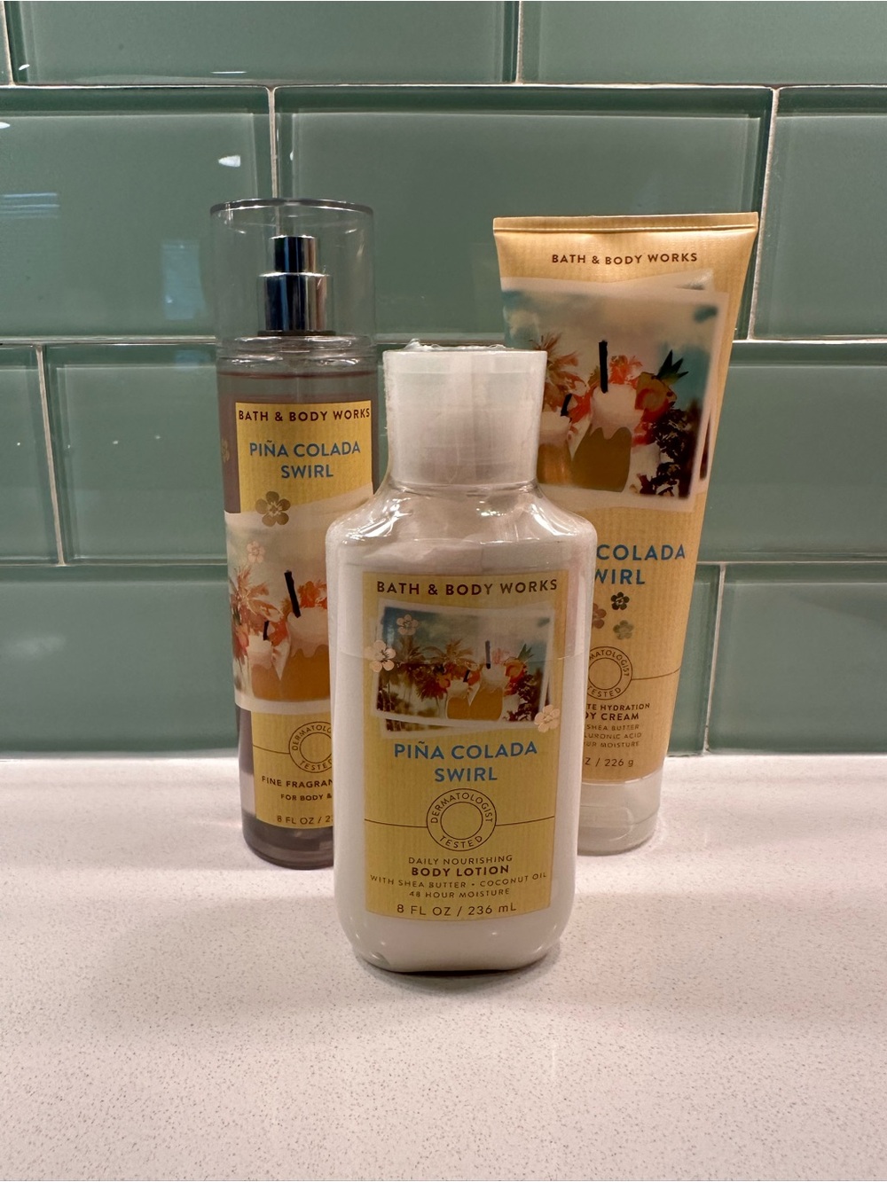 Bath & Body Works Piña Colada Swirl set